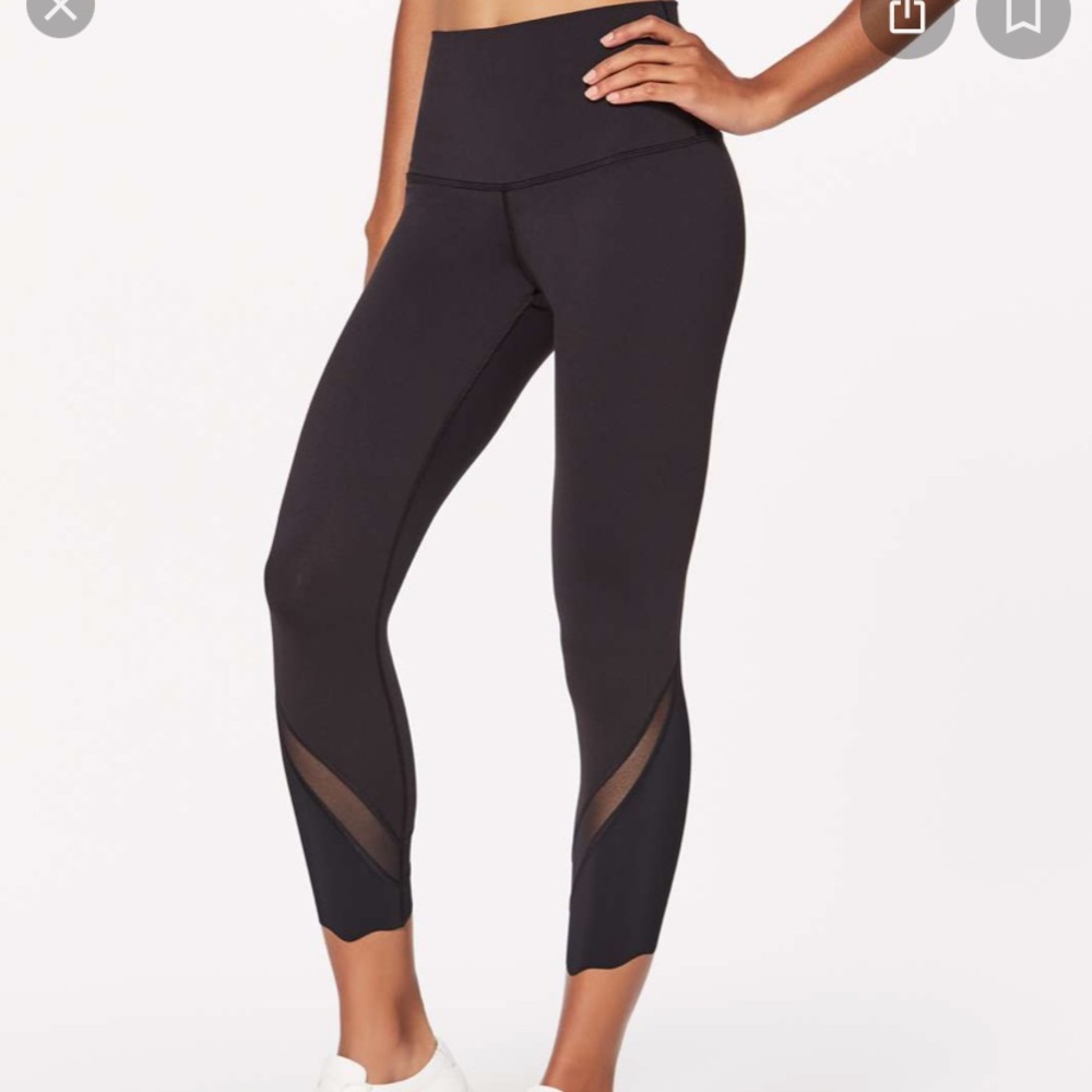 Lululemon scalloped crop 23”